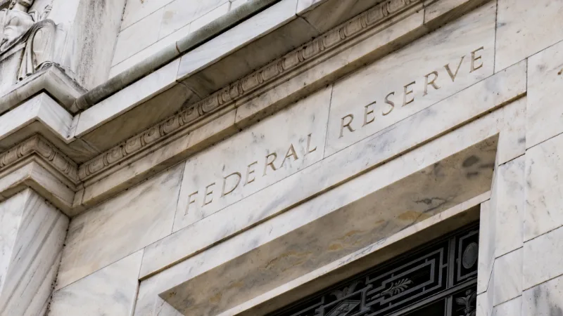 Powell Signals September Rate Cut as Labor Risks Mount